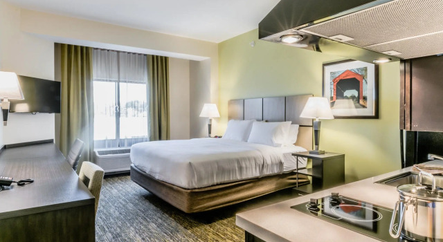 Двухместная студия люкс Candlewood Suites Hartford Downtown by IHG