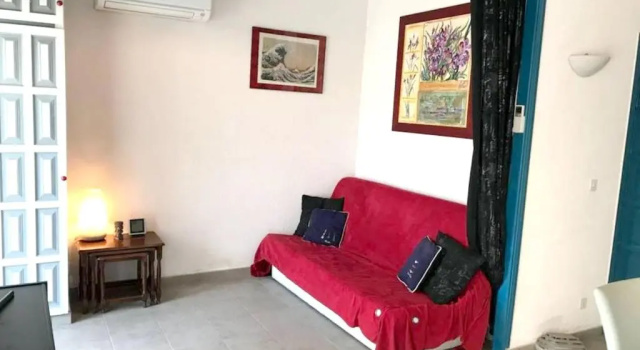2 bedrooms appartement with enclosed garden at Empuriabrava 1 km away from the beach