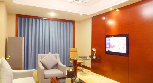 Люкс Executive International Conference Center Hotel