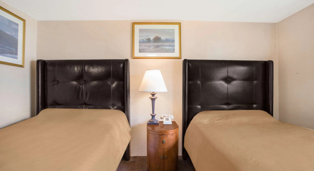 Четырёхместный номер Standard Knights Inn Endwell