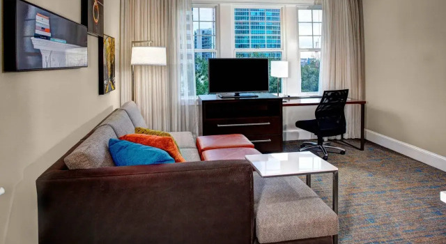 Residence Inn by Marriott Atlanta Midtown/Georgia Tech, Varaa Hotelli Hotellit Atlanta uima-altaalla, lähellä MARTA-Midtown Station, Uima-allas