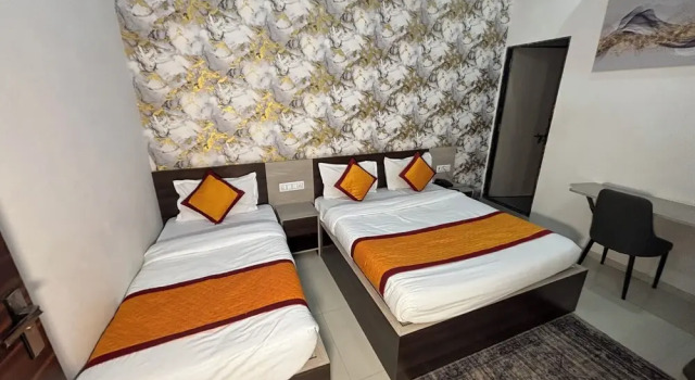 Номер Luxury Hotel Hanuman Palace-450 meter Khatu Shayam Ji Temple