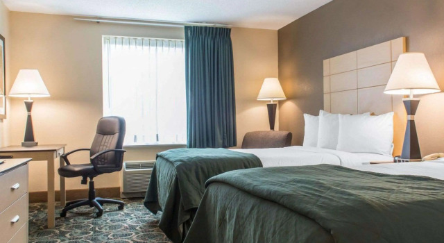 Четырёхместный номер Standard Quality Inn Geneseo