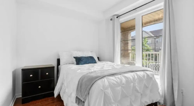 Коттедж Contemporary 3BR Townhouse in Ajax Cozy Central