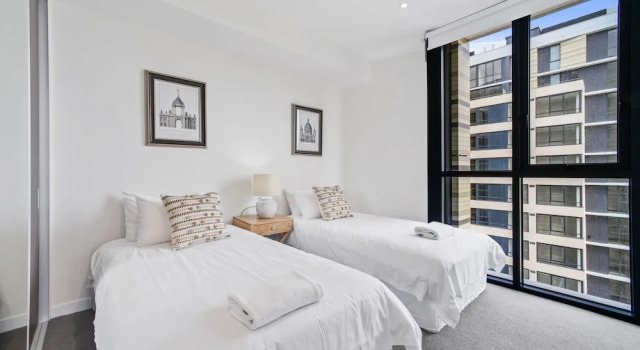 HomeHotel-Stunning High Rise Apt with Sweeping View, Брондау Қонақ үй Macquarie Park New South Wales