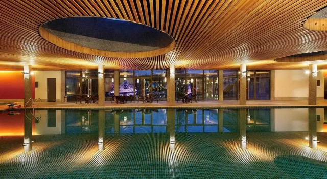 Bazhou MingTang Sun Moon Lake Hot Spring Hotel, Rezerwuj Hotel Hotele biznesowe w Bazhou, 4* 5*