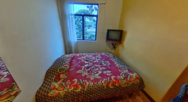 Кровать в общем номере (мужской номер) La Gran Via Hostal