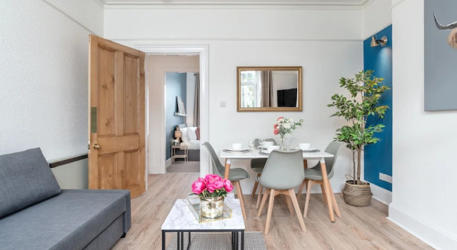 Апартаменты West Mount Apartments