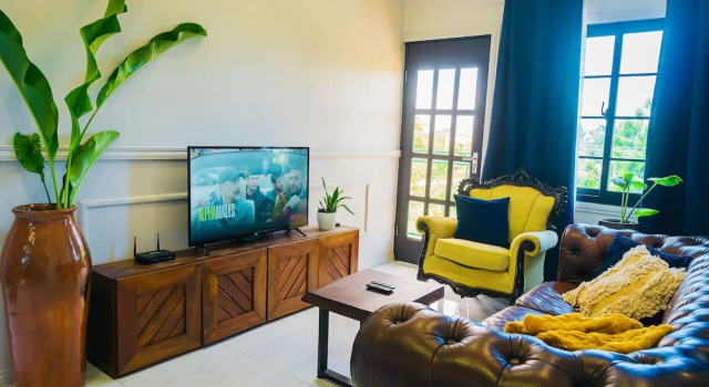 Colonial Wolf Oasis, Book Hotel Paramaribo Suriname
