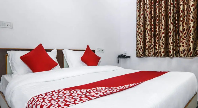 OYO 15243 Hotel Gulab Resort, Забронировать Курортный отель Отели штата Раджастхана с парковкой, Парковка