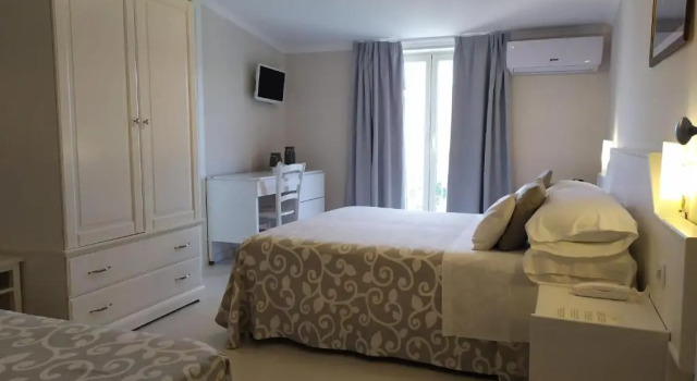 Трёхместный номер Standard с видом на море Hotel Villa Fiorita