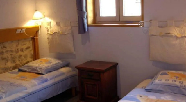Gîte Écologique à 10 min des Pistes avec Wi-Fi et Environnement Calme - FR-1-496-98, Buchen Sie Hotel Chalmazel Loire