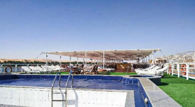 Трёхместный номер Deluxe King Tut I Nile Cruise - Every Monday 4 Nights from Luxor - Every Friday 7 Nights from Aswan