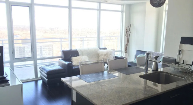 Апартаменты Square One Luxury Furnished Suite
