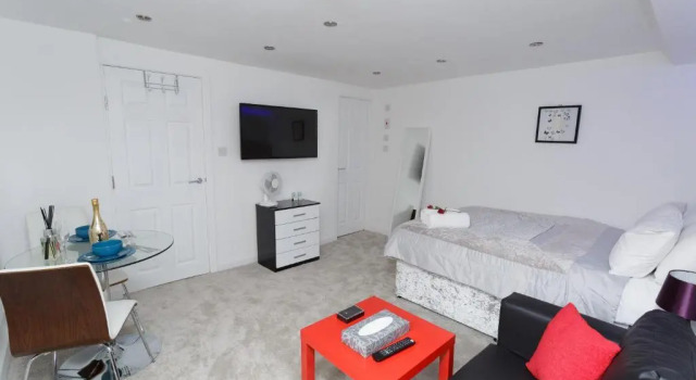 Студия Deluxe Clifton Bespoke Serviced Apartments