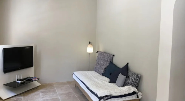 Modern Holiday Cottage With Swimming Pool and Close to Beautiful Saint-remy-de-provence, Rezerwuj Dom wakacyjny Hotele w Carros z basenem, Basen
