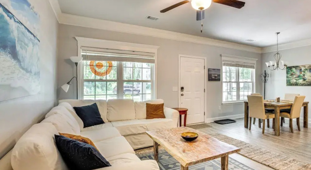 1 Mi to Riverfront: Darien Family Home, Boek Vakantiehuis Hotels in Georgia met parkeren, Parkeren