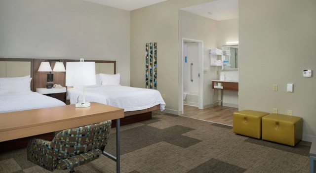 Четырёхместная студия Hampton Inn & Suites Rogers