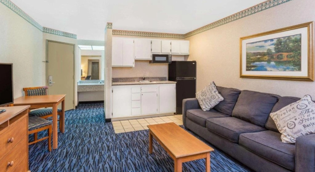 Трёхместный люкс Ramada by Wyndham Kent Seattle Area