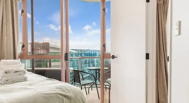Central CBD Apt | Balcony & Style | Zodiak Stays, Rezerwuj Apartament Auckland 