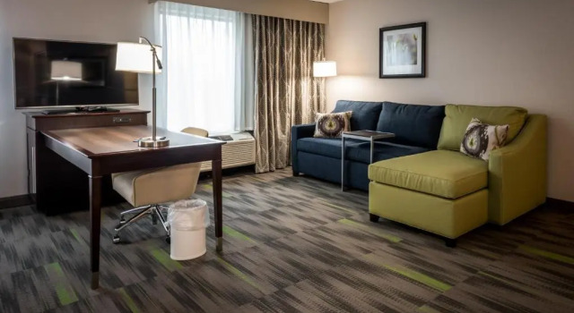 Четырёхместный люкс Hampton Inn & Suites By Hilton Hammond, In