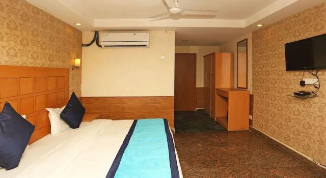 OYO 4002 Hotel Dwaraka, Забронировать Отель Коччи штат Керала, рядом с Ernakulam Public Library