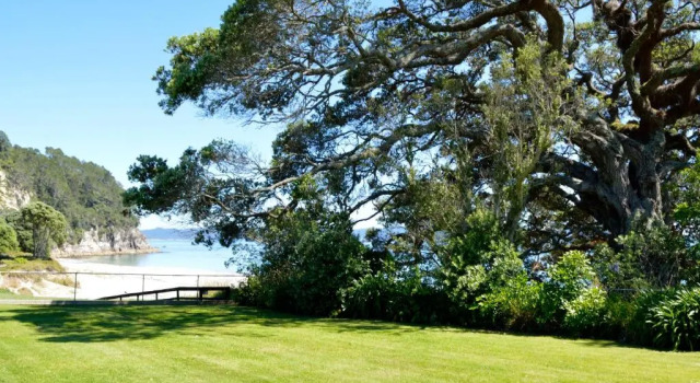 The Hahei Bach - Hahei Bach, Забронировать Отель Хахей Coromandel Peninsula, рядом с Cathedral Cove