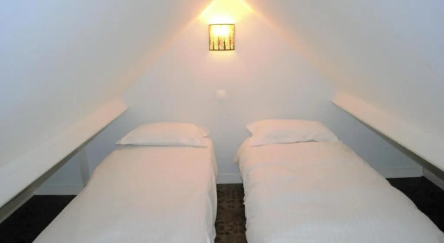 Четырёхместный люкс The Originals Boutique, Hôtel Les Quatre Salines, Le Mont Saint-Michel Sud