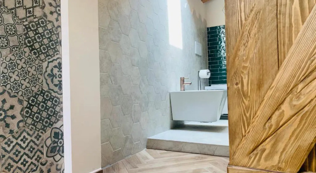 Charming Attic Apartment With Balcony & Swimming Pool - 5 Guests, Забронировать Апартаменты/квартира Дезенцано-дель-Гарда озеро Гарда