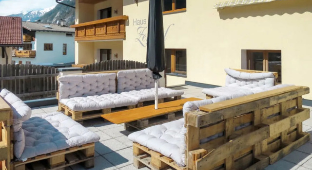 Zentral (PET211), Prenota Hotel Hotel a Tirolo con parcheggio, Parcheggio