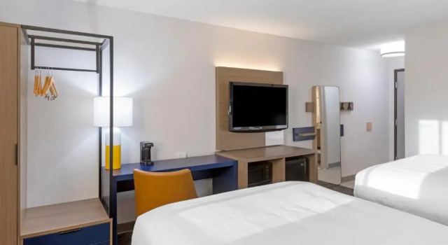 Четырёхместный номер Standard Comfort Inn Detroit - Troy