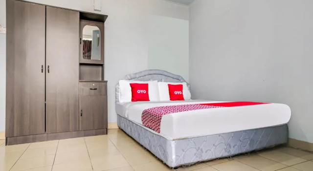 Номер Deluxe OYO 90376 Centre Point Hotel