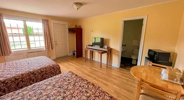 Четырёхместный номер Standard Silverwood Motel