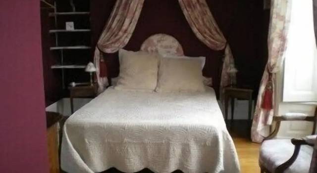 Chateau de la Voute, Réserver Hôtel Troo 