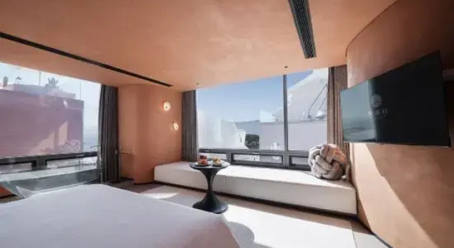 Люкс с 2 комнатами Dali Joy Luck Qingshi  Hillside Lakeview Resort Hotel