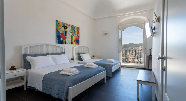 Трёхместный номер Comfort с балконом и с видом на город Terra del Sole Ibla - Panoramic B&B