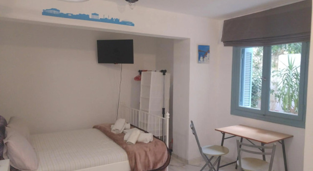 Renovated Studio with garden in heart of Athens, Забронировать Отель Афины Острова Саронического залива - Аттика, рядом с Амбелокипи