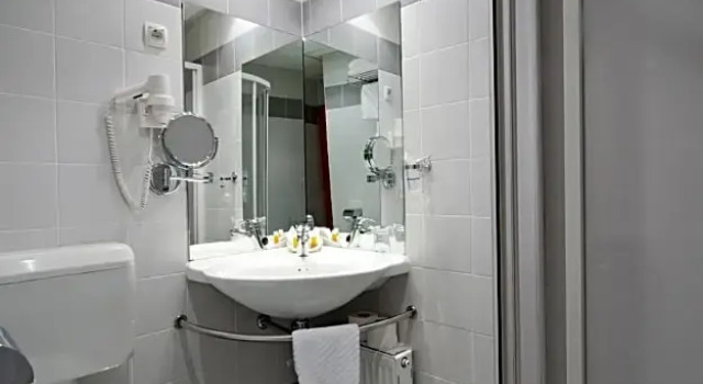 Трёхместный номер с балконом Hotel Kompas