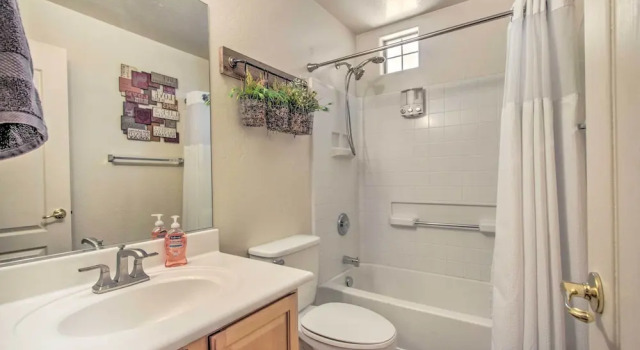 Коттедж Pool Access! Snowbird Retreat in North Phoenix