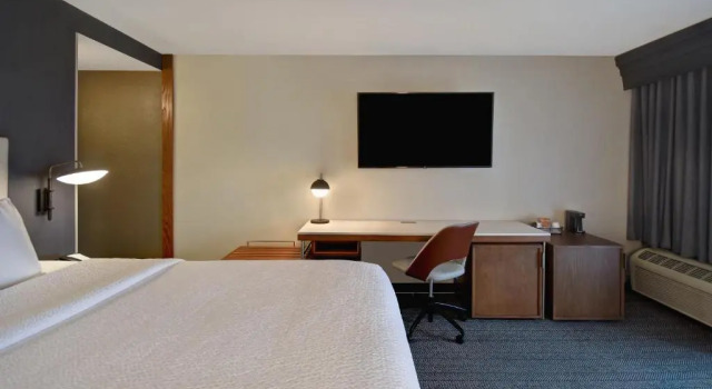 Люкс Courtyard by Marriott Cincinnati Airport