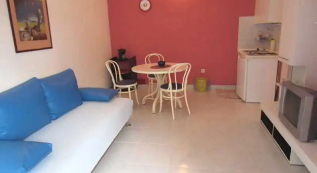 Четырёхместные апартаменты c 1 комнатой с балконом Apartmani Kelam