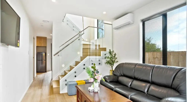 Апартаменты Gorgeous Three Bedroom Home with Free Parking