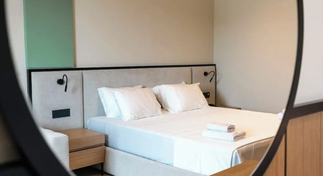 Komfort Doppel Zimmer Keller mit Balkon Green Light Hotel