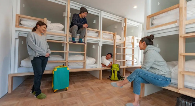 Кровать в общем номере plat hostel keikyu haneda home