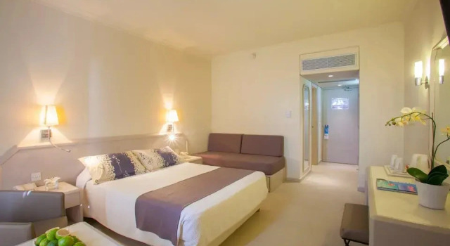 Двухместный номер Standard с балконом и с видом на море Louis Imperial Beach
