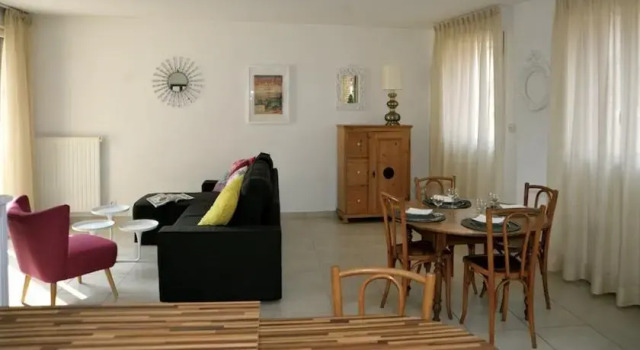 Comme à la Maison, Book Apartment Eu 