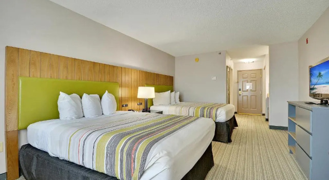 Четырёхместный номер Standard Country Inn & Suites By Radisson, Charleston North, SC