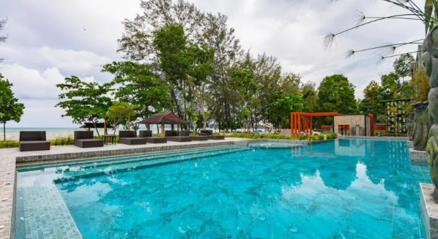 Двухместный номер Standard с балконом и с видом на бассейн Maneetel Krabi Beachfront-SHA Plus