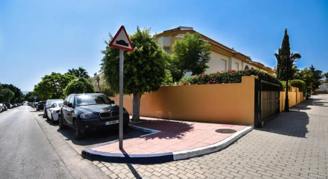 Townhouse Costabella Marbella, Забронировать Отель Отели Марбелья с парковкой, Парковка