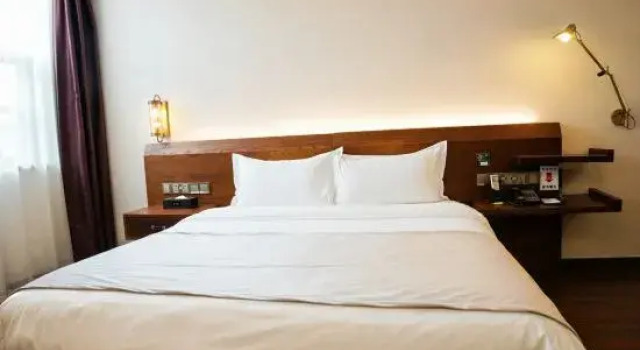 Люкс James Joyce Coffetel Hotel (Nantong Linjiang New District)